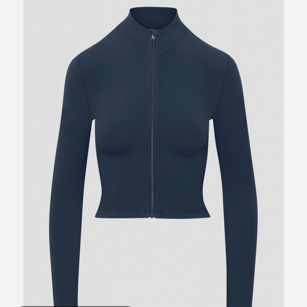 Aritzia cropped zip up in butter fabric